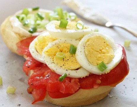 Egg Tomato and Scallion Sandwich